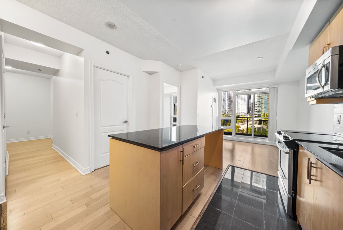 2756 Old Leslie Street Toronto 2756 Old Leslie Street Toronto