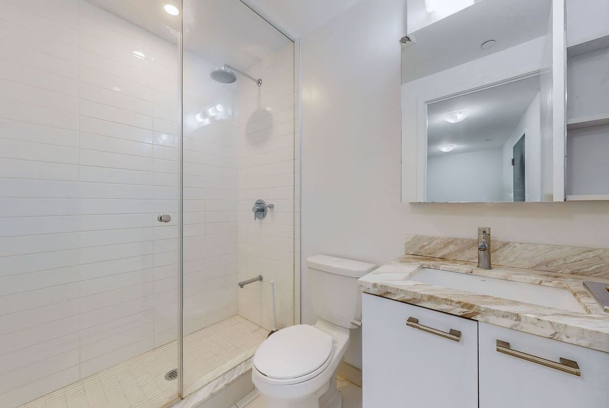 2221 Yonge Street Toronto 2221 Yonge Street Toronto