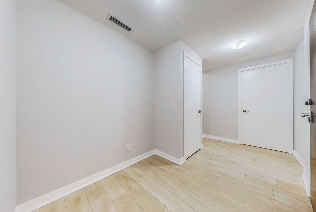 2221 Yonge Street Toronto 2221 Yonge Street Toronto