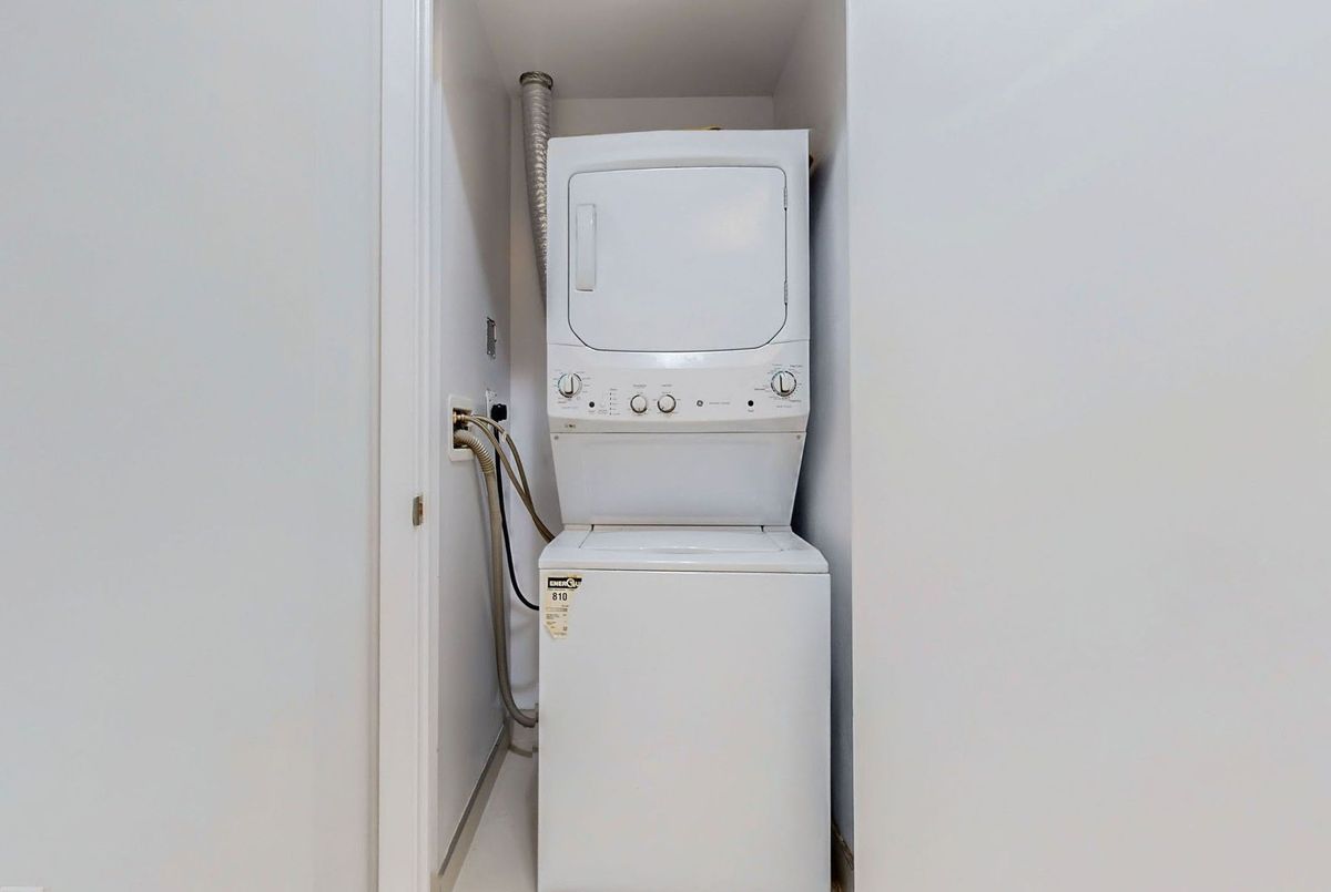 2221 Yonge Street Toronto 2221 Yonge Street Toronto