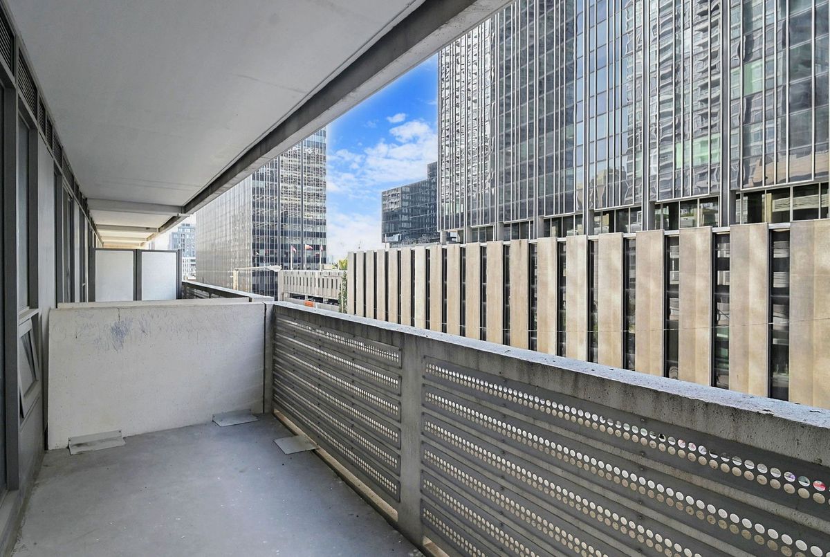 2221 Yonge Street Toronto 2221 Yonge Street Toronto