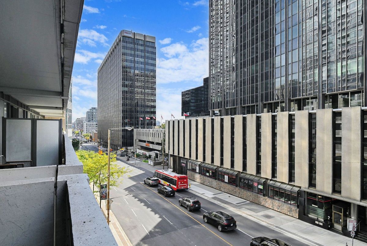 2221 Yonge Street Toronto 2221 Yonge Street Toronto