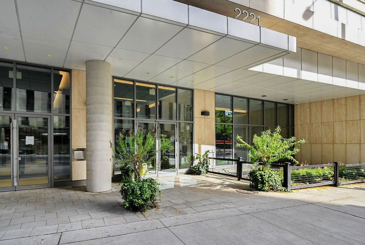 2221 Yonge Street Toronto 2221 Yonge Street Toronto