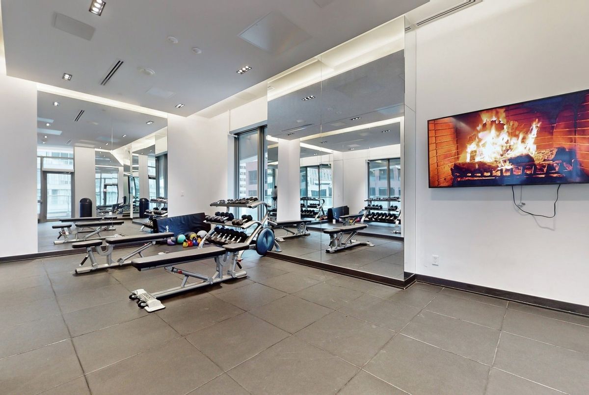 2221 Yonge Street Toronto 2221 Yonge Street Toronto