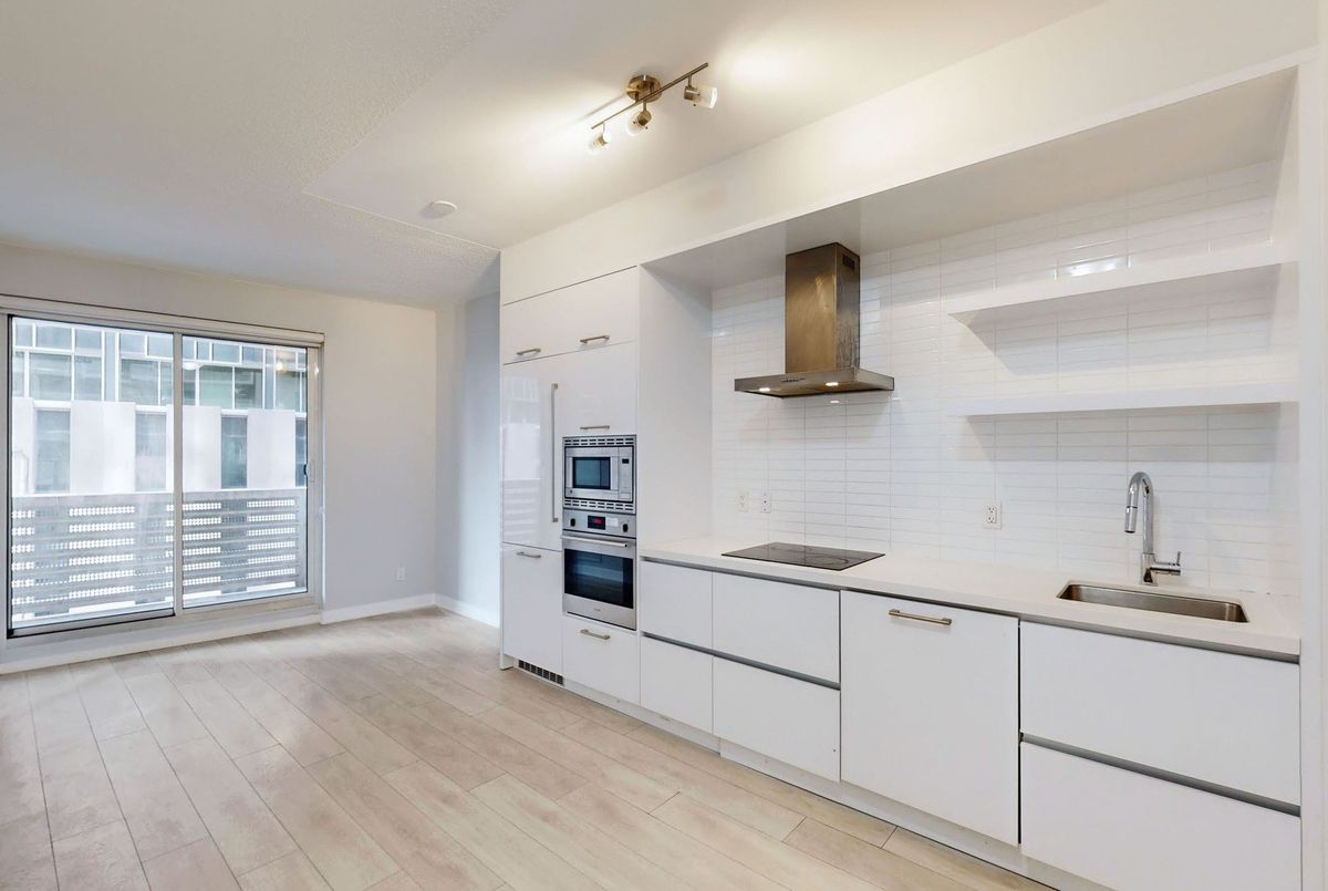 2221 Yonge Street Toronto 2221 Yonge Street Toronto