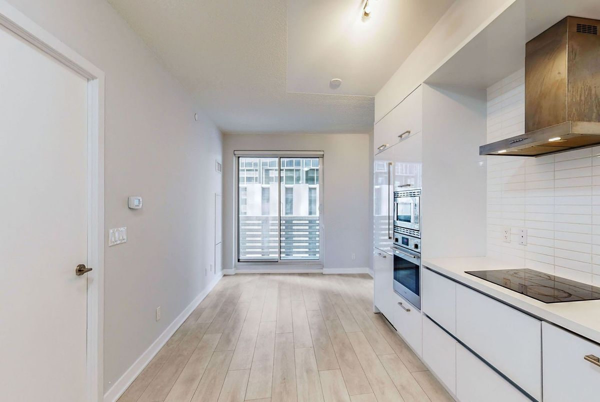 2221 Yonge Street Toronto 2221 Yonge Street Toronto