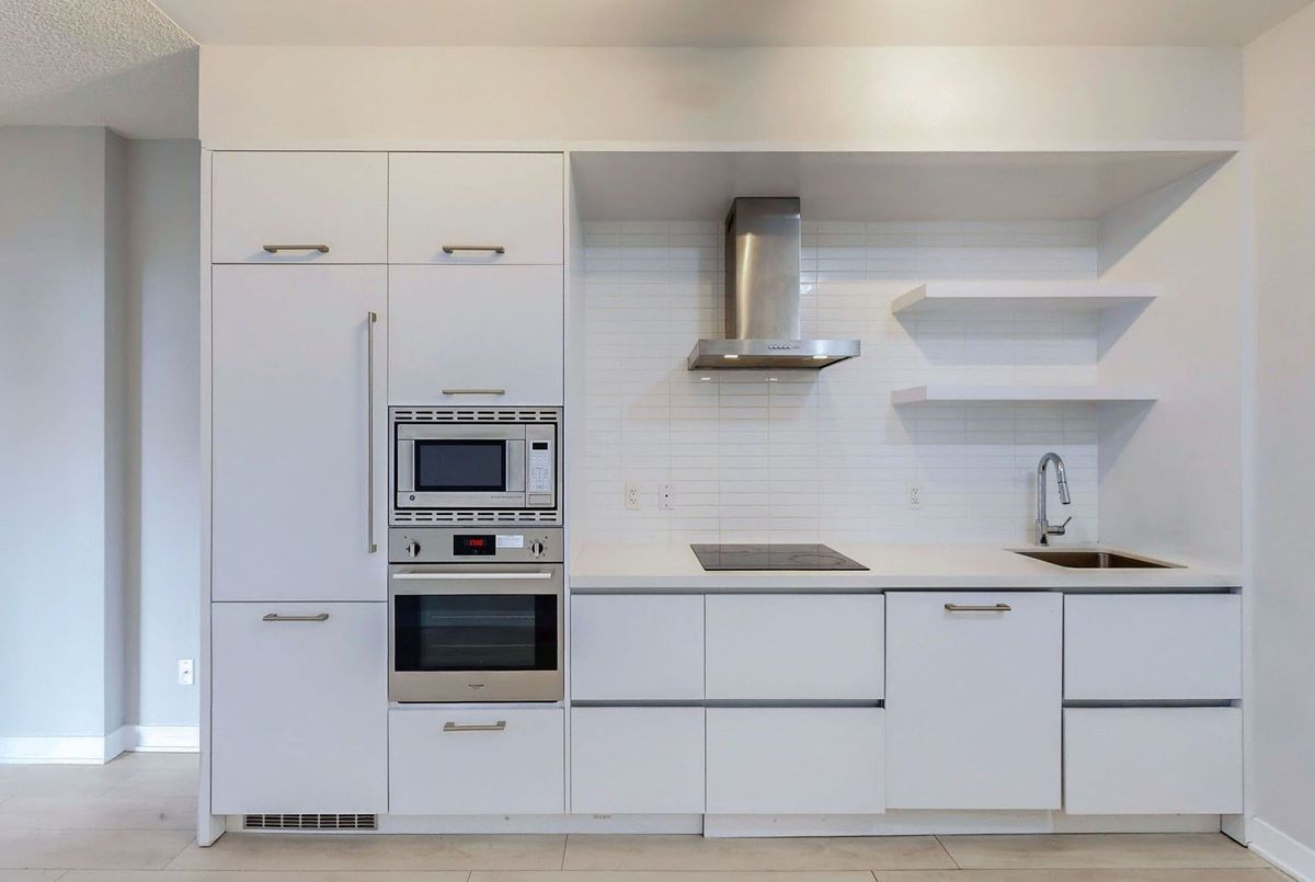 2221 Yonge Street Toronto 2221 Yonge Street Toronto