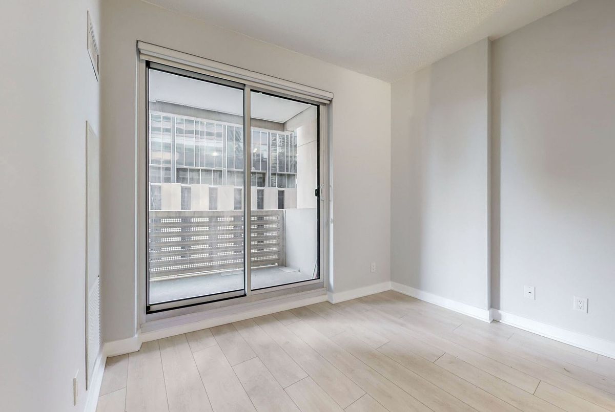 2221 Yonge Street Toronto 2221 Yonge Street Toronto