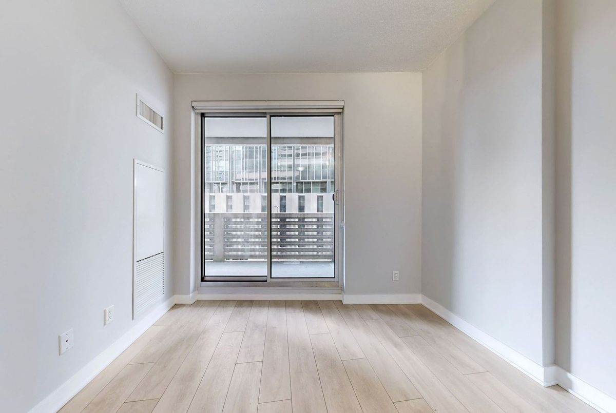 2221 Yonge Street Toronto 2221 Yonge Street Toronto