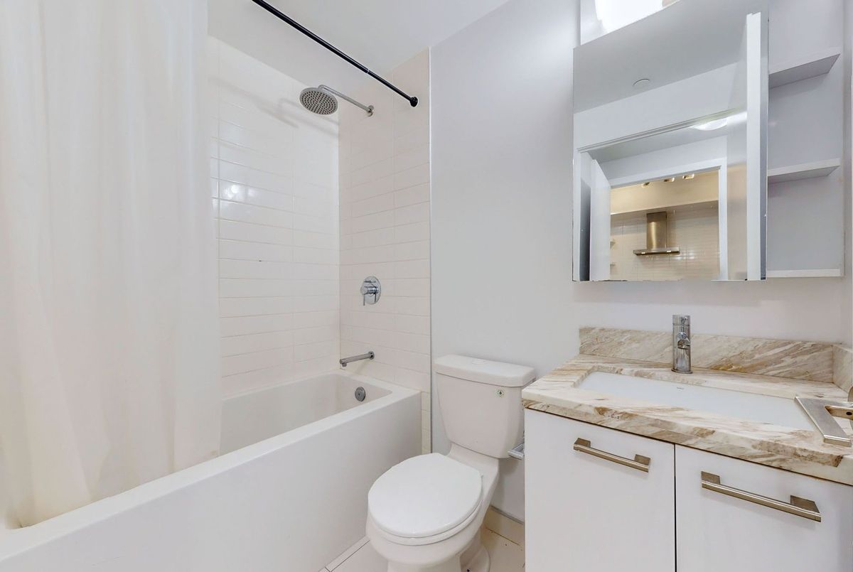 2221 Yonge Street Toronto 2221 Yonge Street Toronto