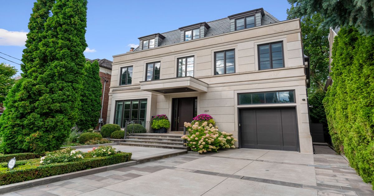 221 Dunvegan Road Toronto