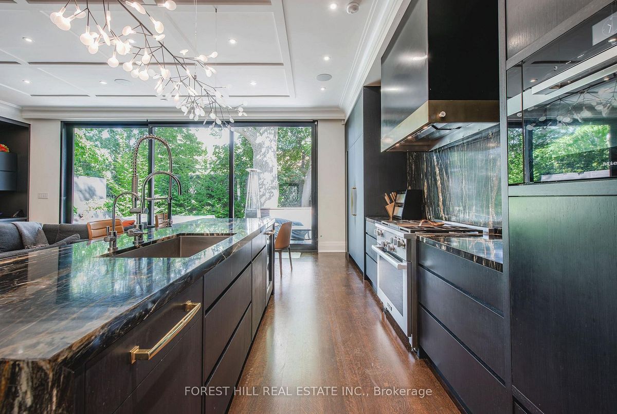 176 Balmoral Avenue Toronto 176 Balmoral Avenue Toronto