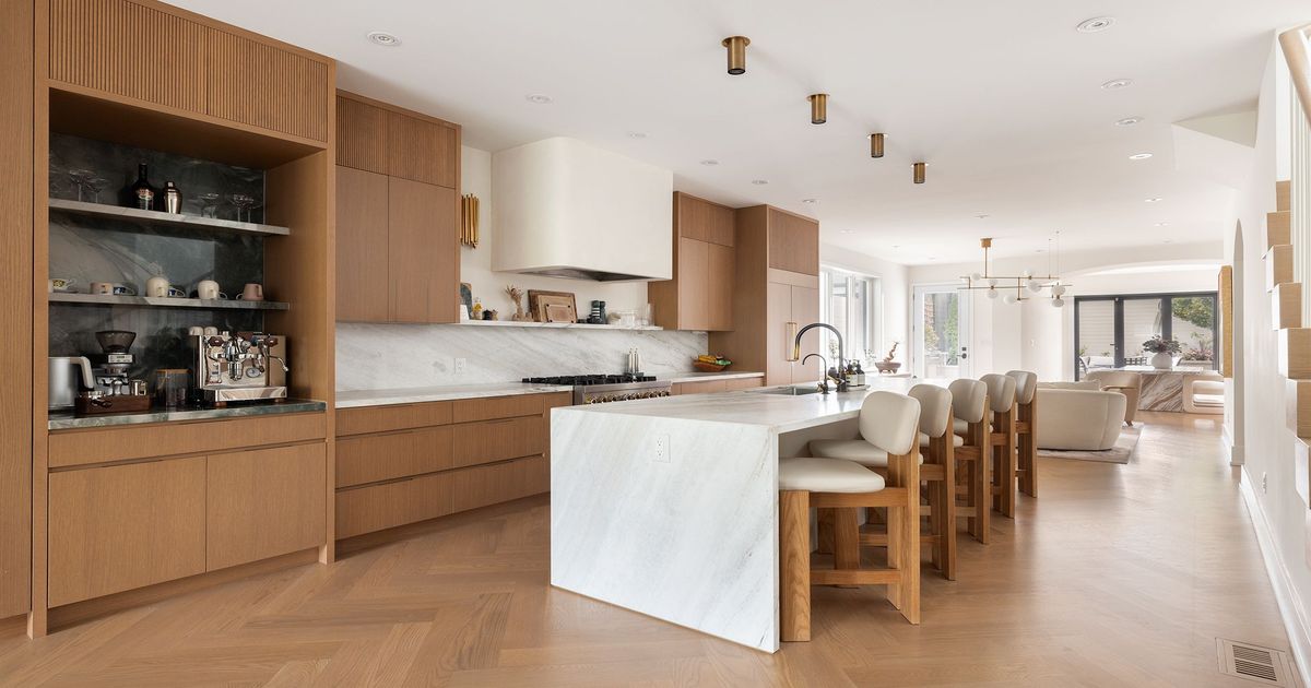 18 Foxley Street Toronto