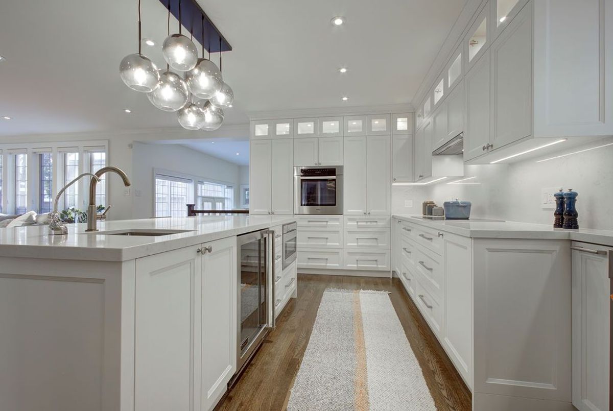 19 Whitney Avenue Toronto 19 Whitney Avenue Toronto