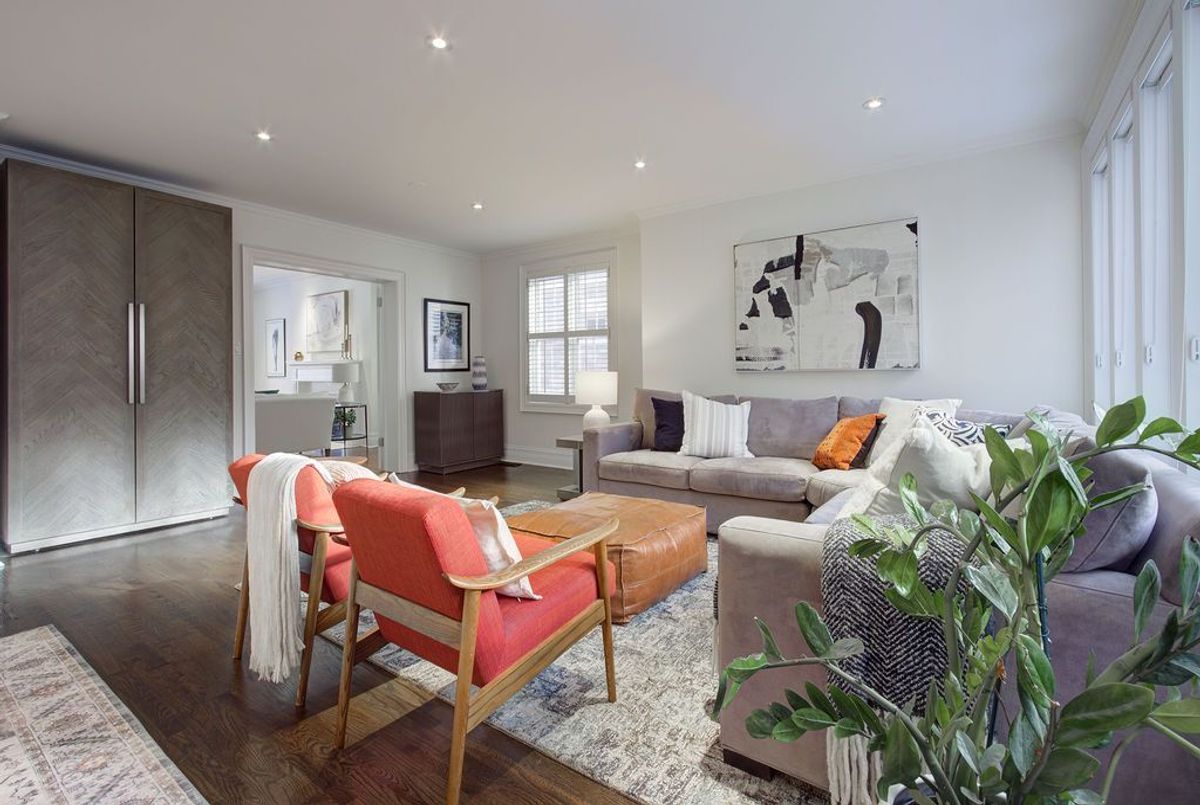 19 Whitney Avenue Toronto 19 Whitney Avenue Toronto