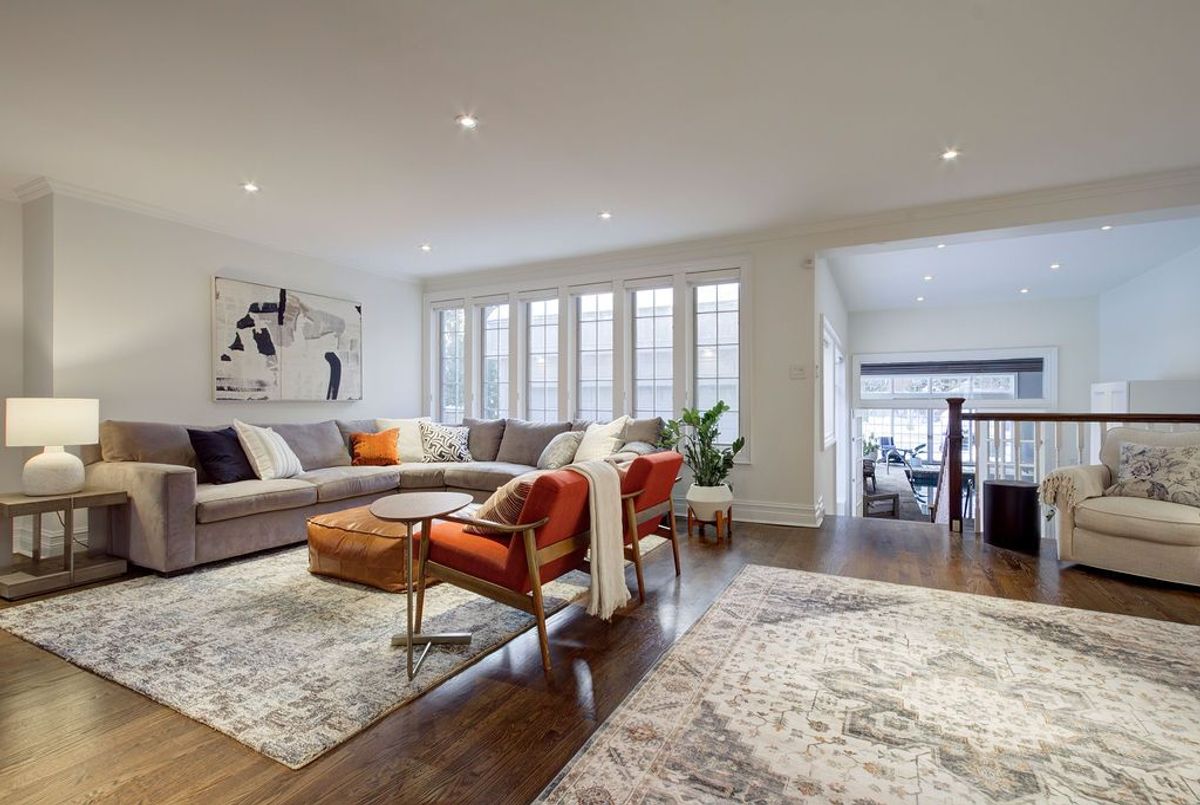 19 Whitney Avenue Toronto 19 Whitney Avenue Toronto