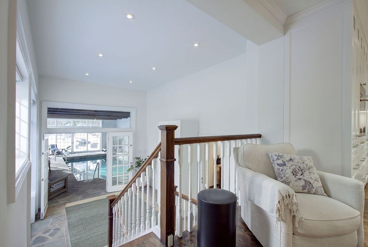 19 Whitney Avenue Toronto 19 Whitney Avenue Toronto