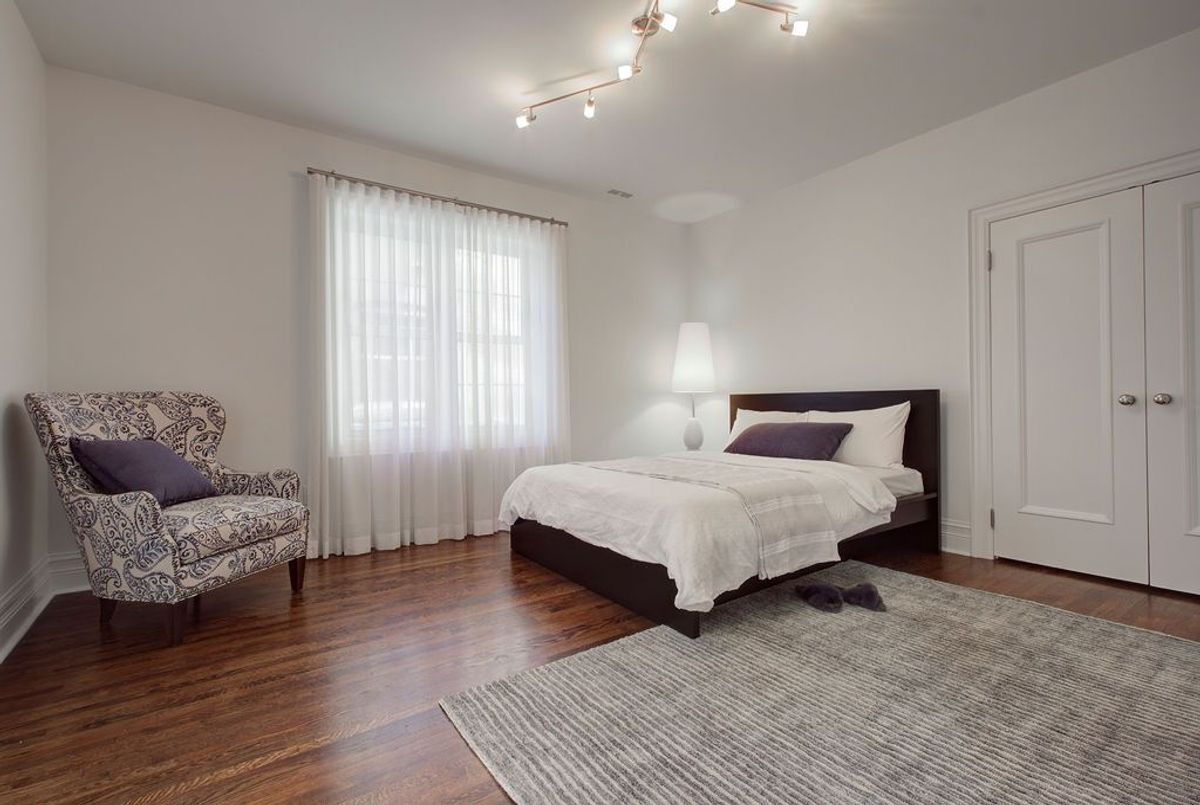 19 Whitney Avenue Toronto 19 Whitney Avenue Toronto