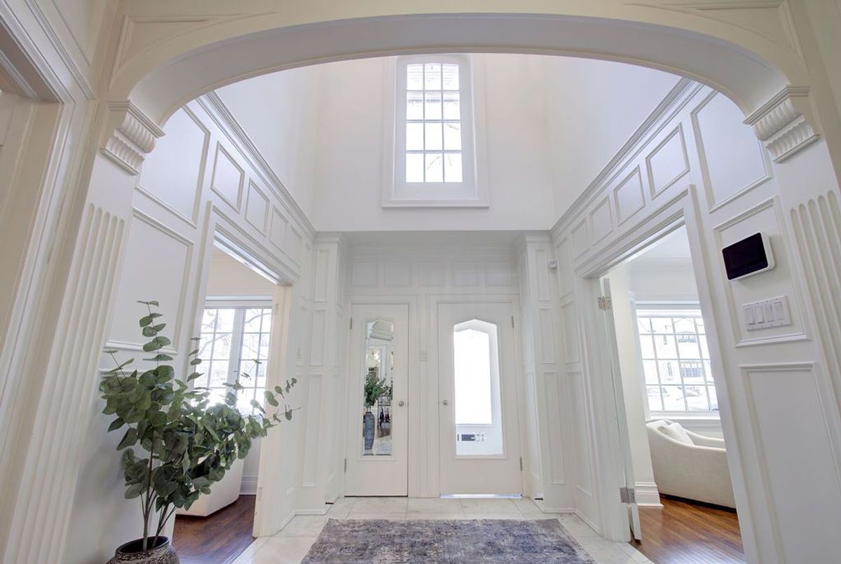 19 Whitney Avenue Toronto 19 Whitney Avenue Toronto