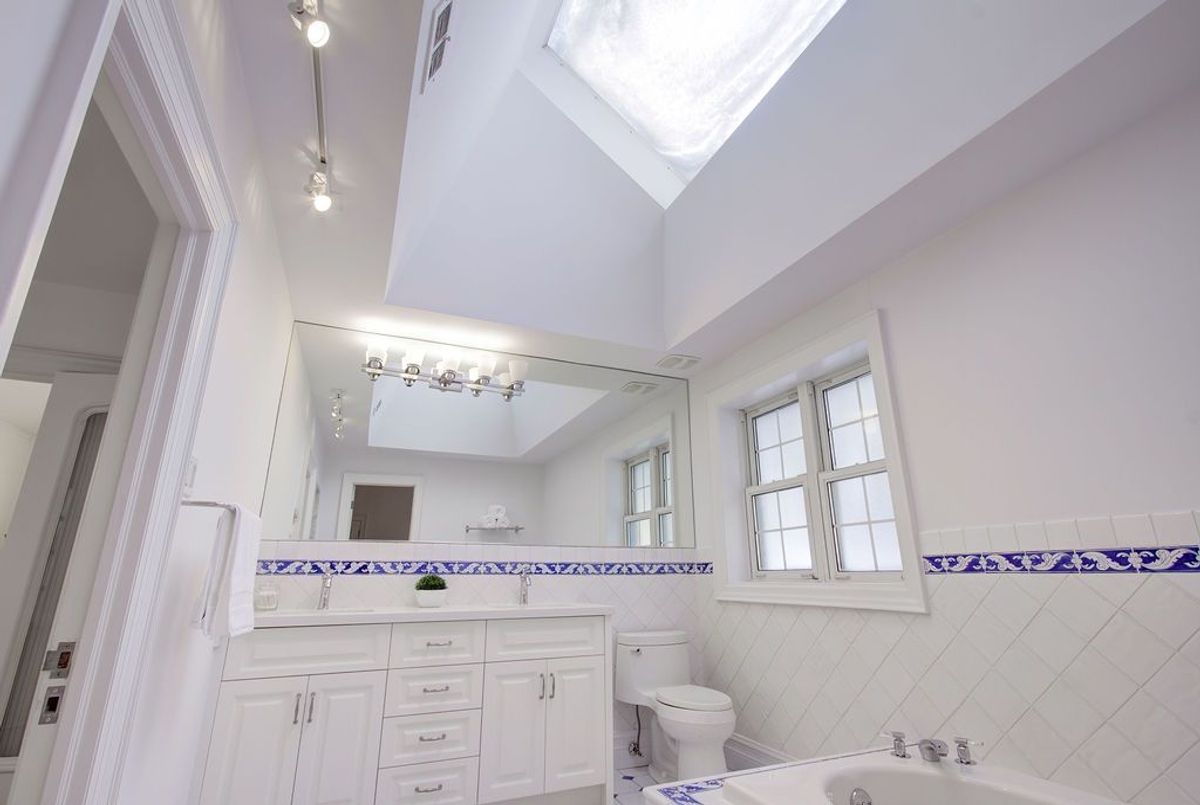 19 Whitney Avenue Toronto 19 Whitney Avenue Toronto