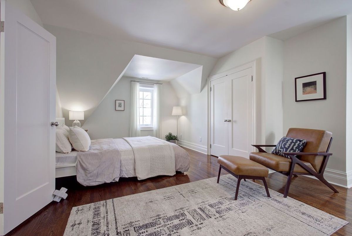 19 Whitney Avenue Toronto 19 Whitney Avenue Toronto