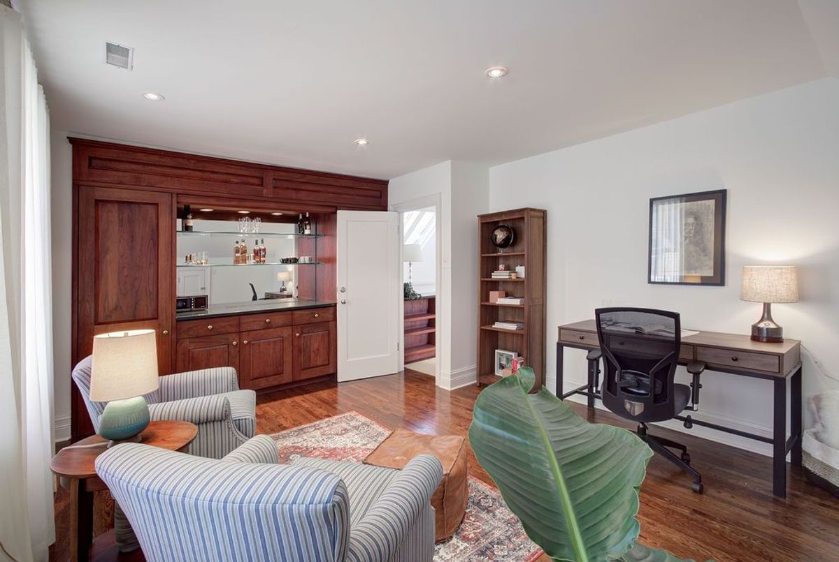 19 Whitney Avenue Toronto 19 Whitney Avenue Toronto