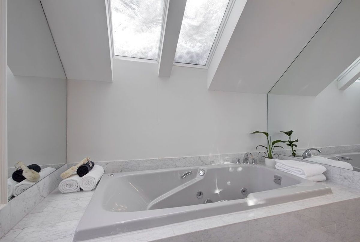 19 Whitney Avenue Toronto 19 Whitney Avenue Toronto