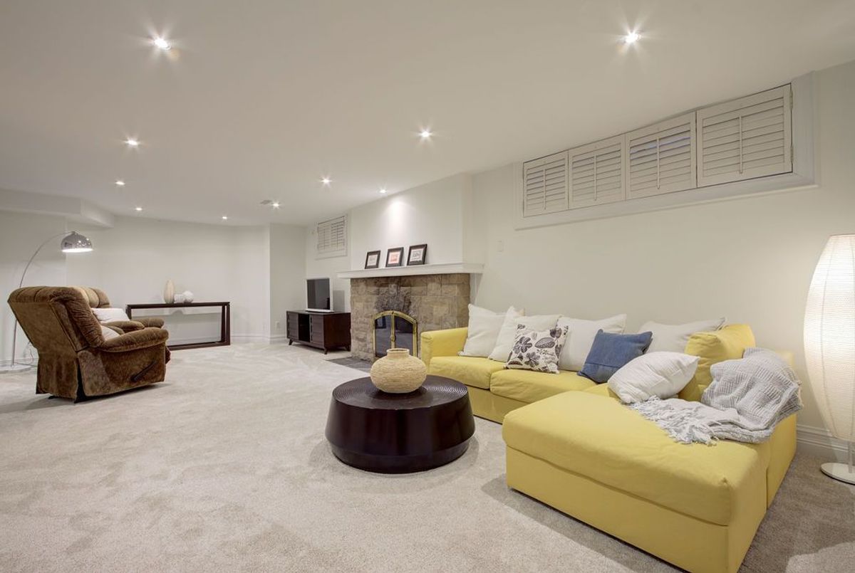 19 Whitney Avenue Toronto 19 Whitney Avenue Toronto