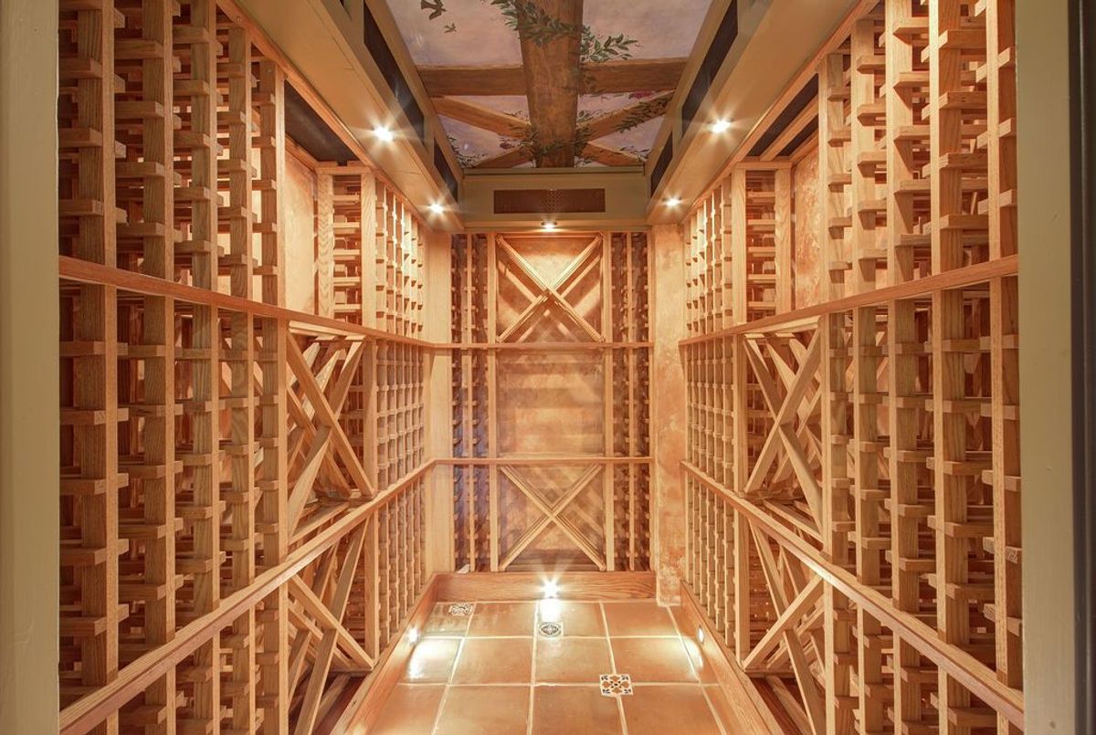 19 Whitney Avenue Toronto 19 Whitney Avenue Toronto