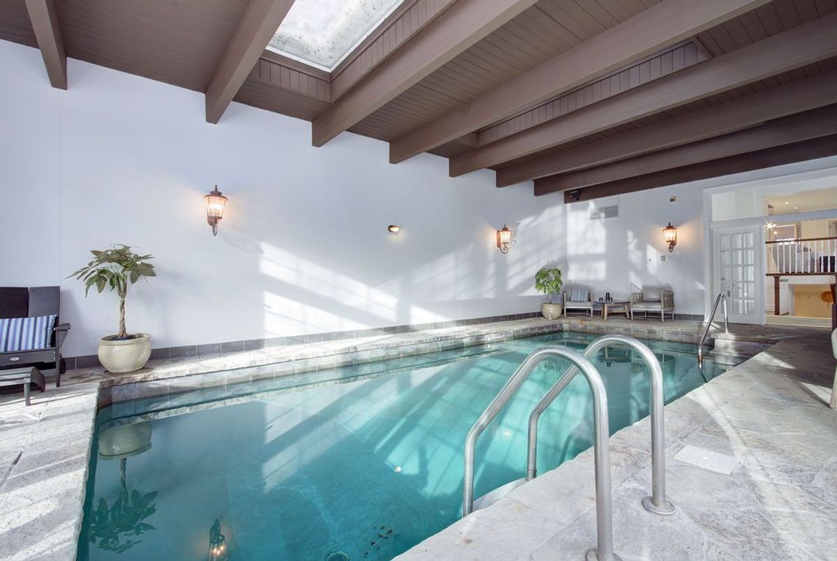 19 Whitney Avenue Toronto 19 Whitney Avenue Toronto