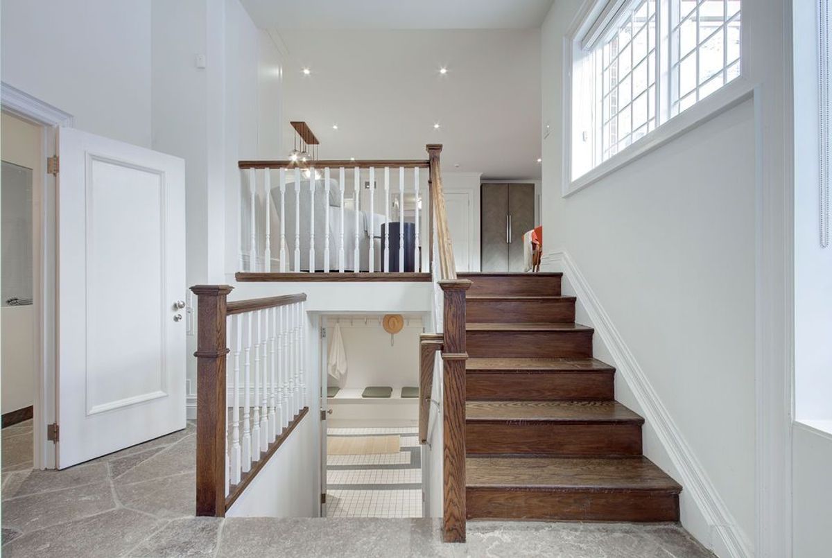 19 Whitney Avenue Toronto 19 Whitney Avenue Toronto