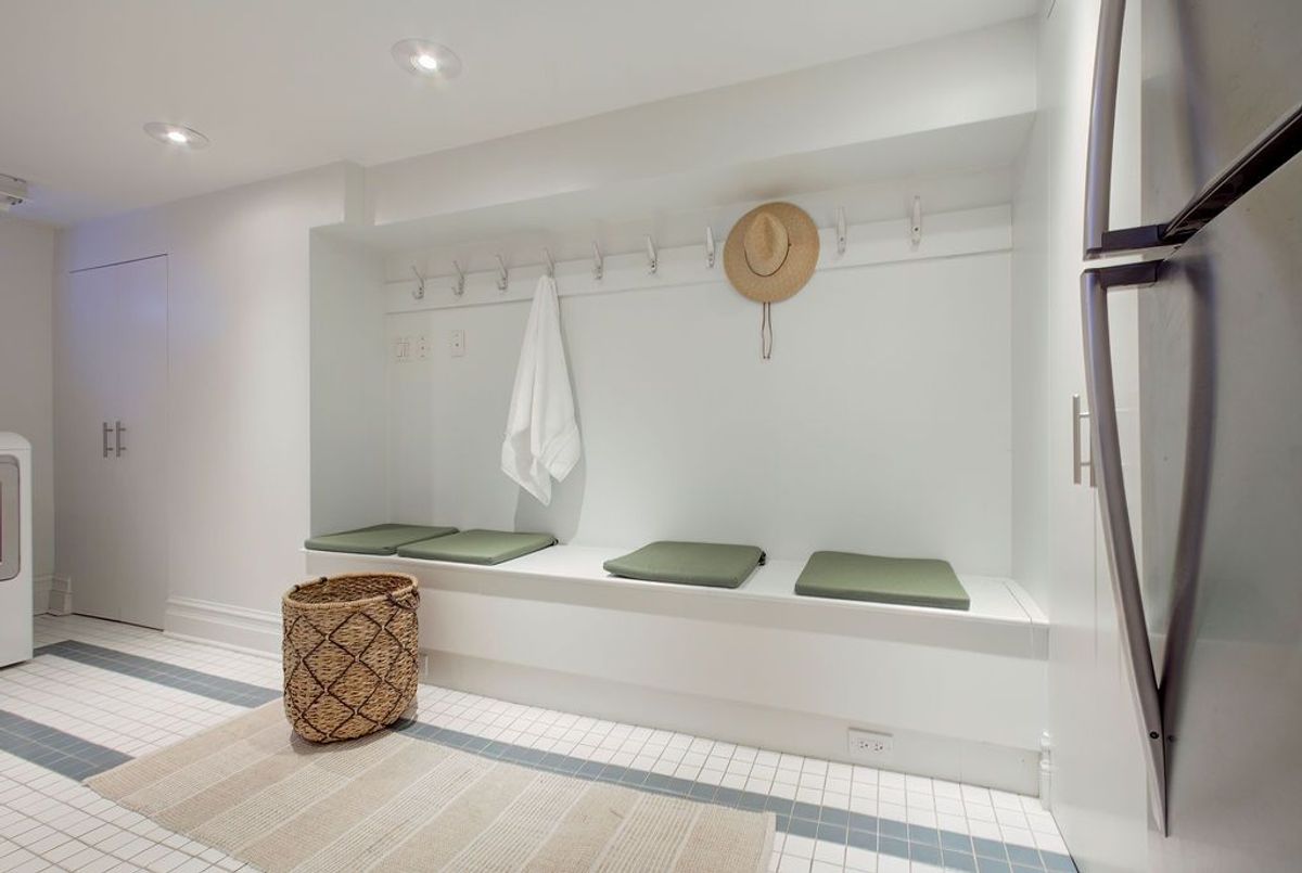 19 Whitney Avenue Toronto 19 Whitney Avenue Toronto