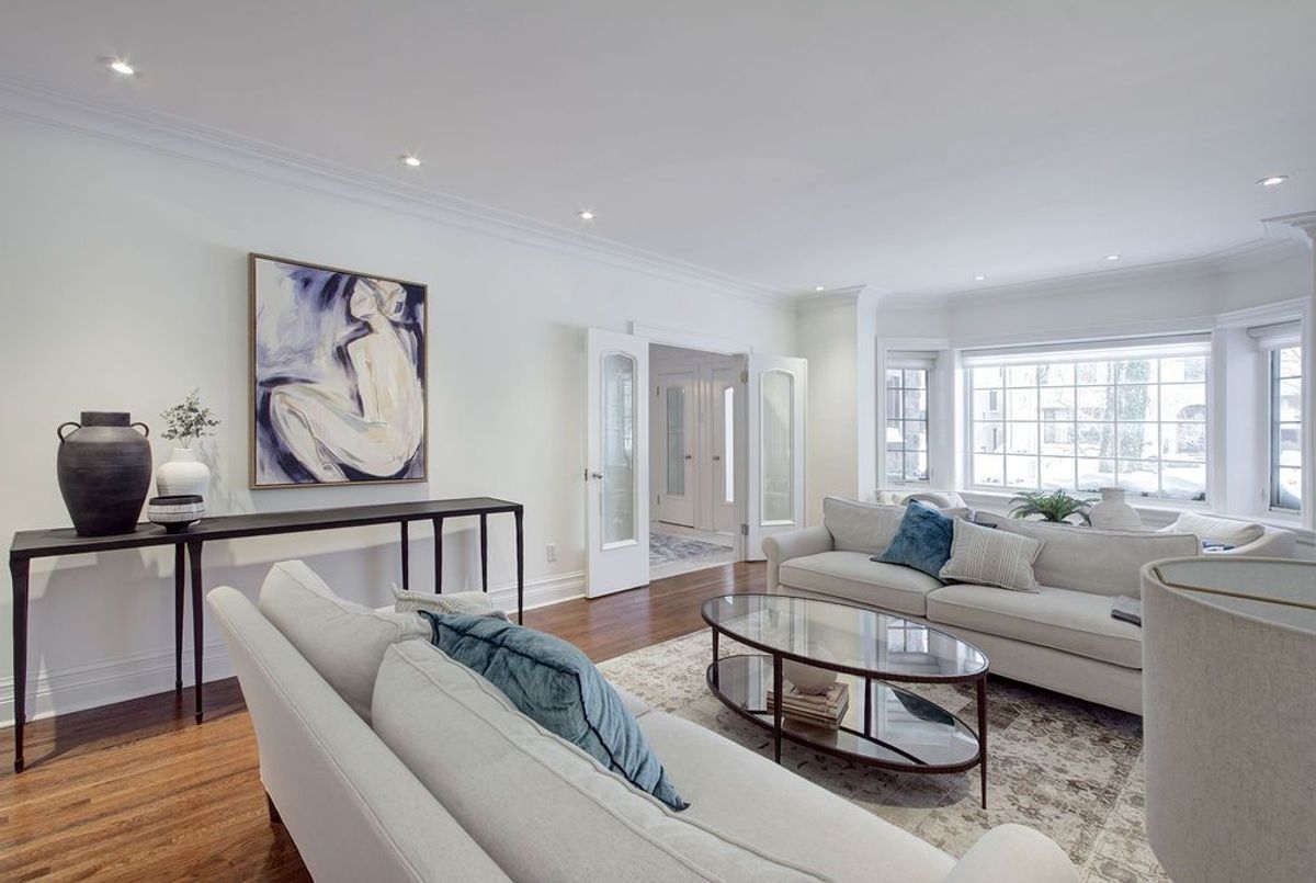 19 Whitney Avenue Toronto 19 Whitney Avenue Toronto