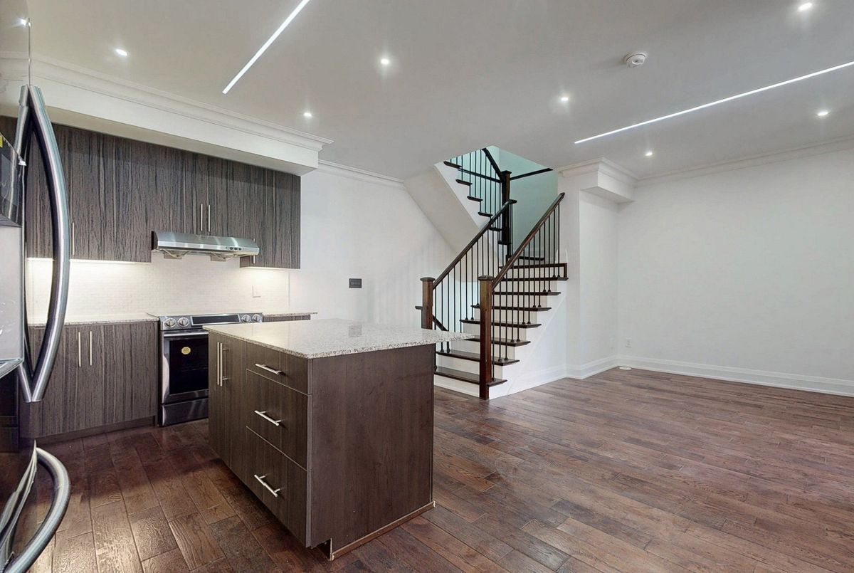 9 Oakburn Crescent Toronto 9 Oakburn Crescent Toronto