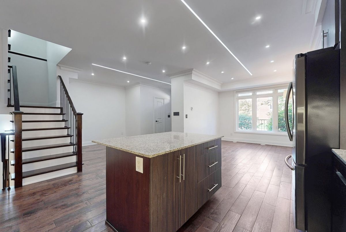 9 Oakburn Crescent Toronto 9 Oakburn Crescent Toronto