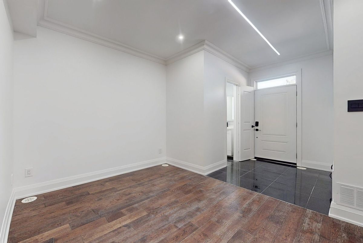 9 Oakburn Crescent Toronto 9 Oakburn Crescent Toronto