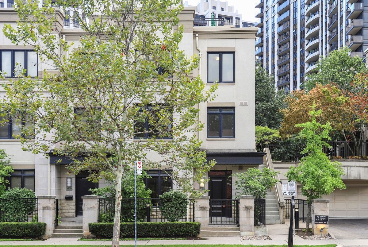 9 Oakburn Crescent Toronto 9 Oakburn Crescent Toronto