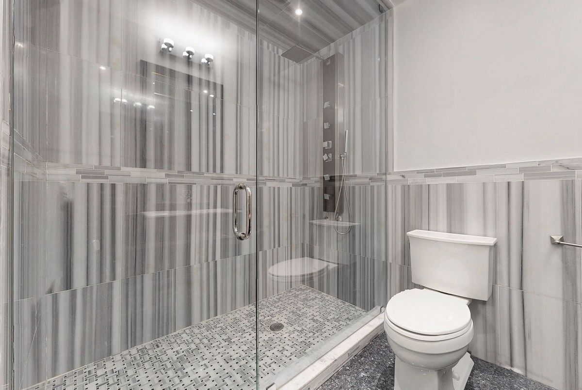 9 Oakburn Crescent Toronto 9 Oakburn Crescent Toronto