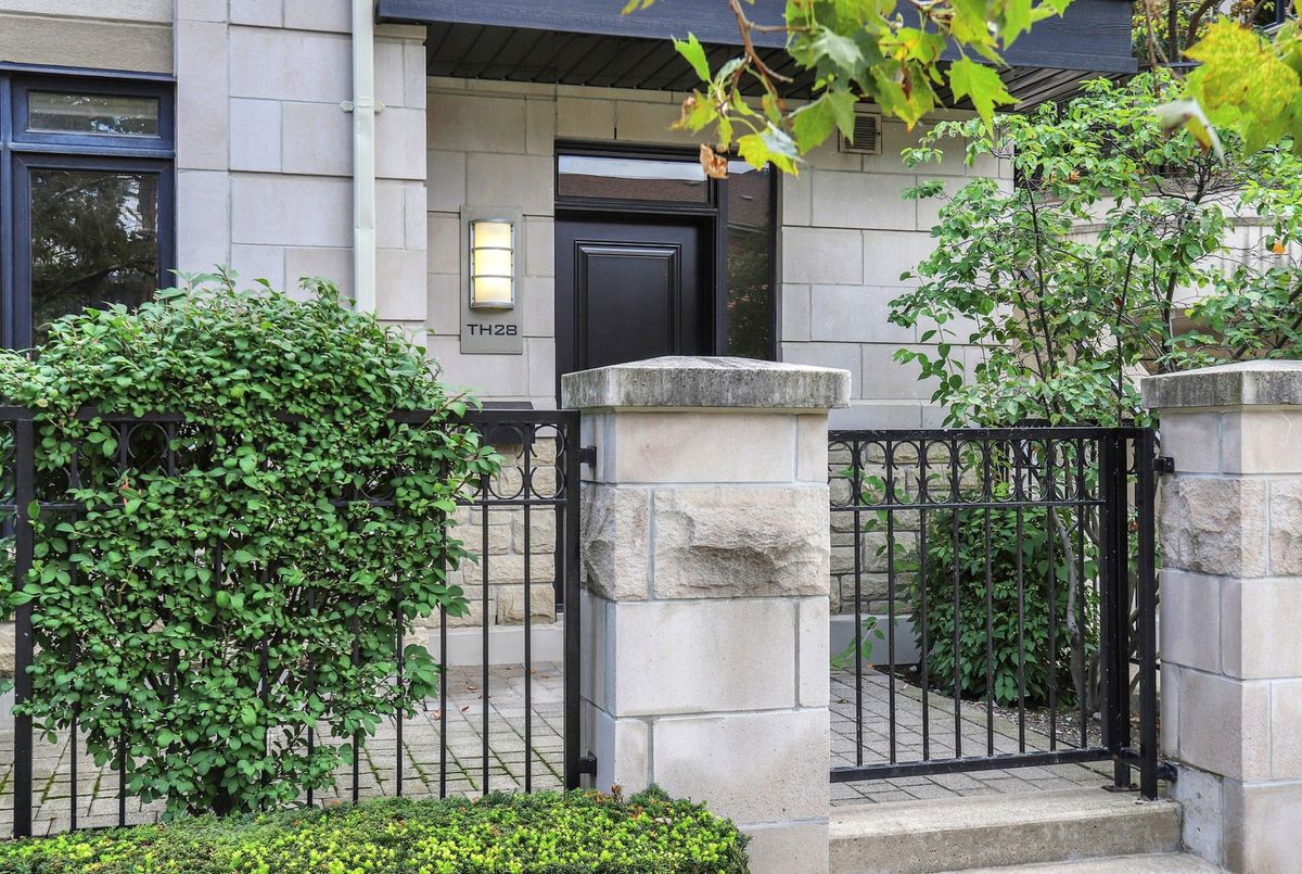 9 Oakburn Crescent Toronto 9 Oakburn Crescent Toronto