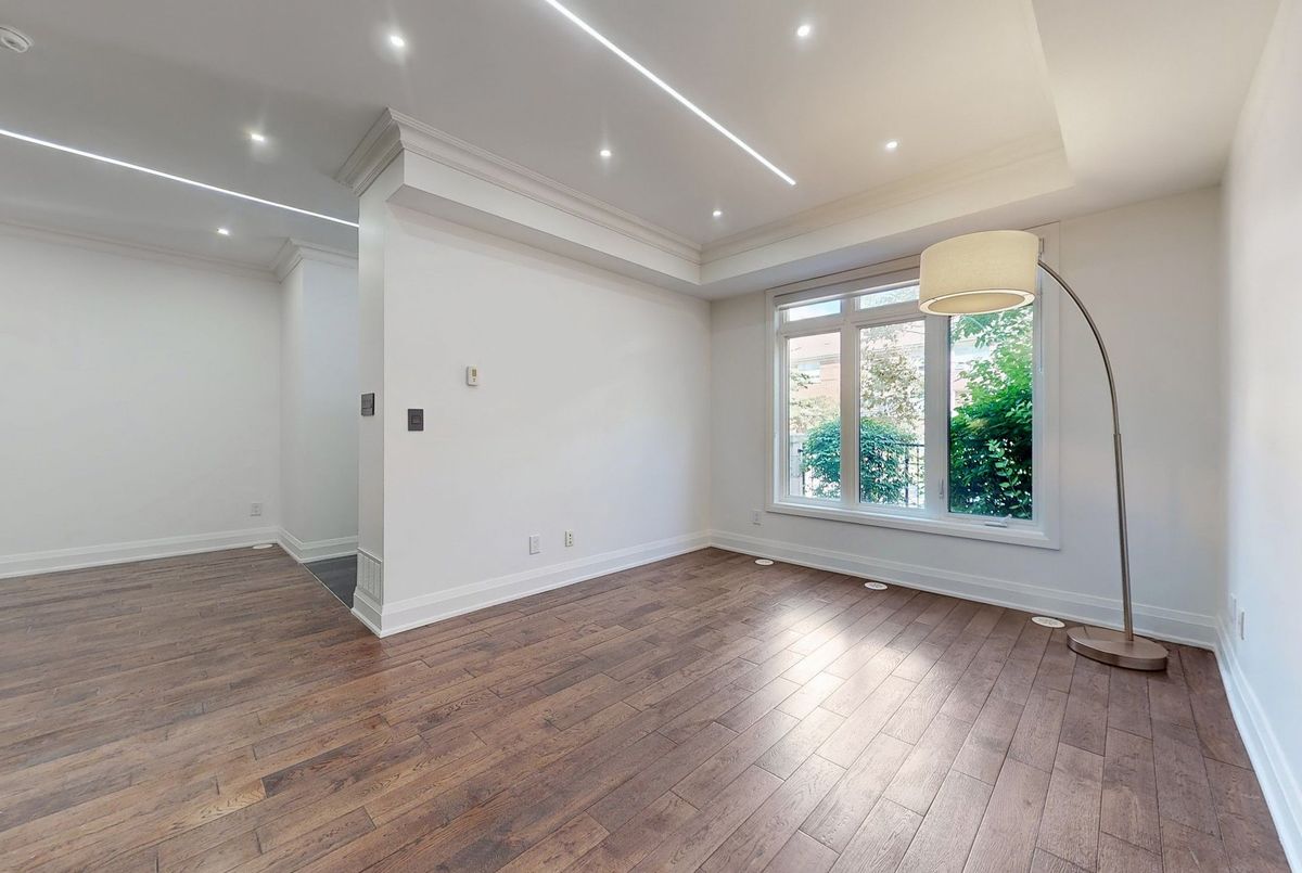 9 Oakburn Crescent Toronto 9 Oakburn Crescent Toronto