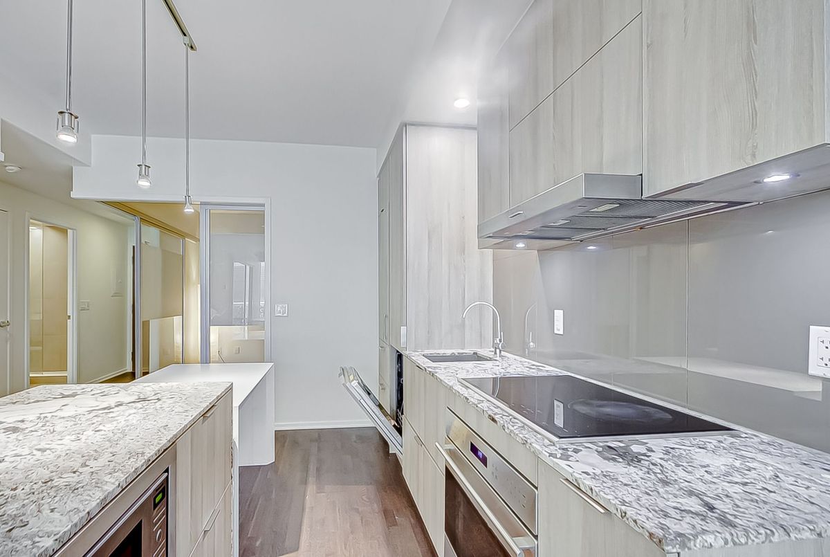 1 Bloor Street E Toronto 1 Bloor Street E Toronto