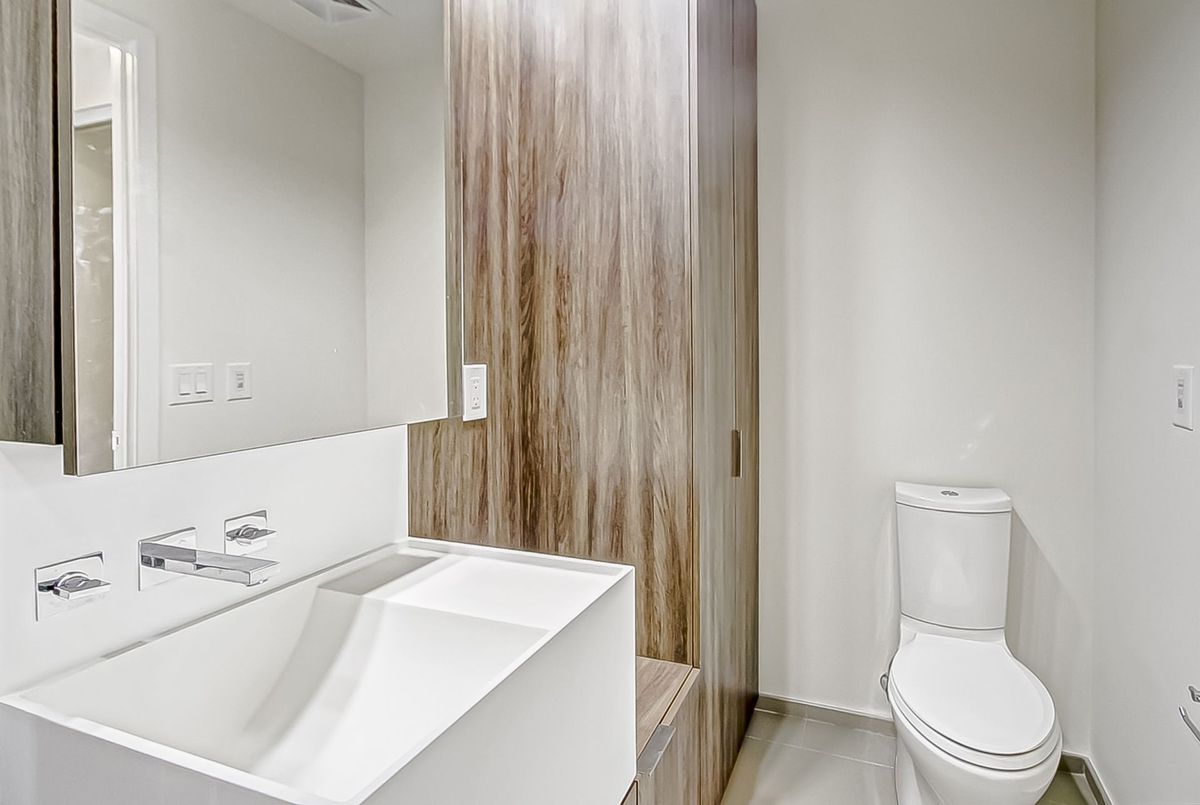 1 Bloor Street E Toronto 1 Bloor Street E Toronto