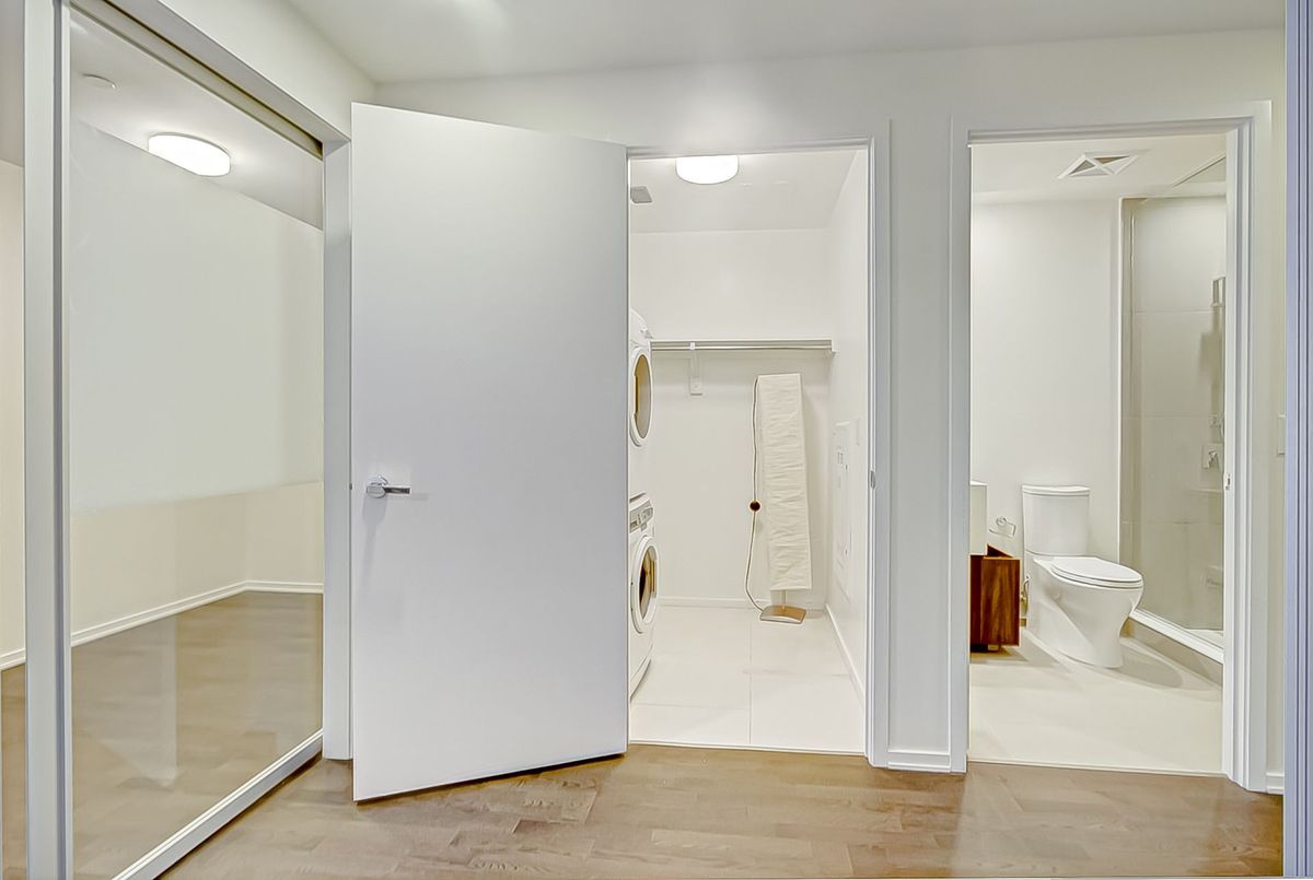 1 Bloor Street E Toronto 1 Bloor Street E Toronto