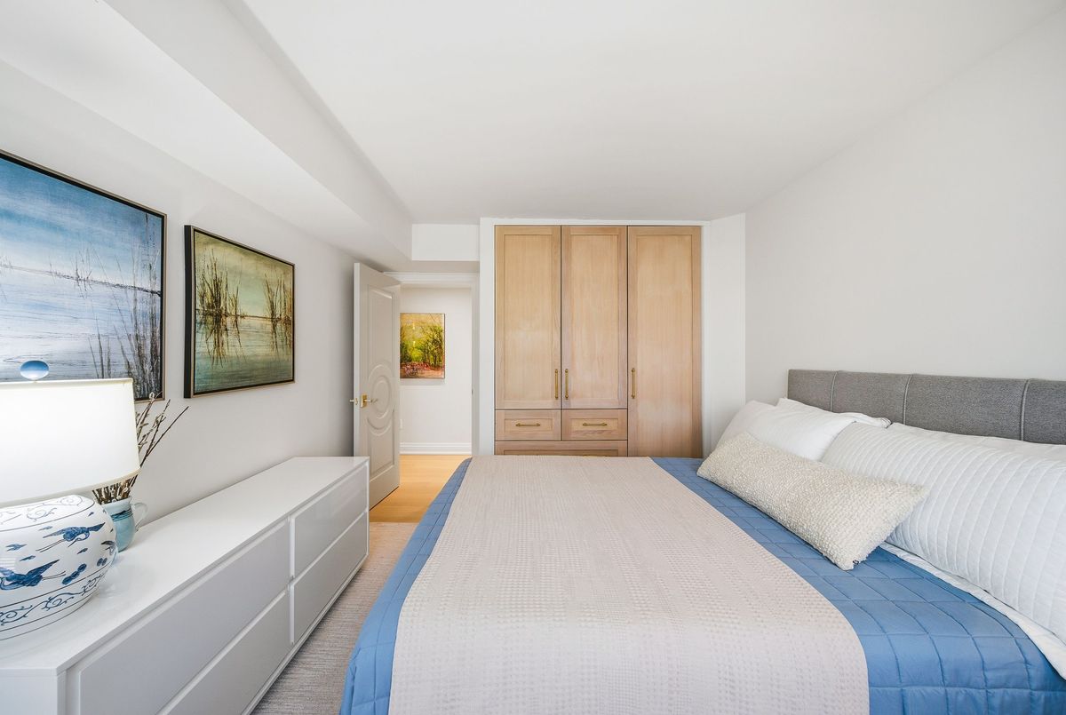 215 The Donway N/A W Toronto 215 The Donway N/A W Toronto