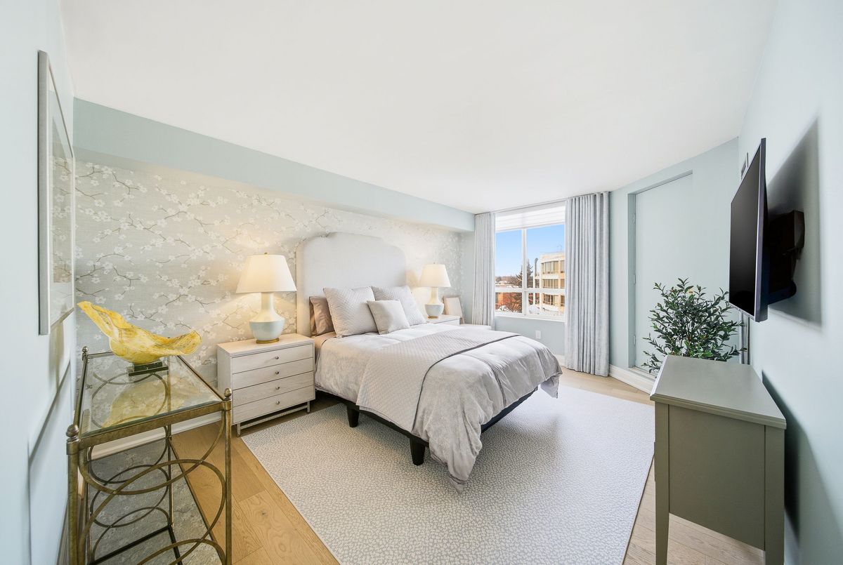215 The Donway N/A W Toronto 215 The Donway N/A W Toronto