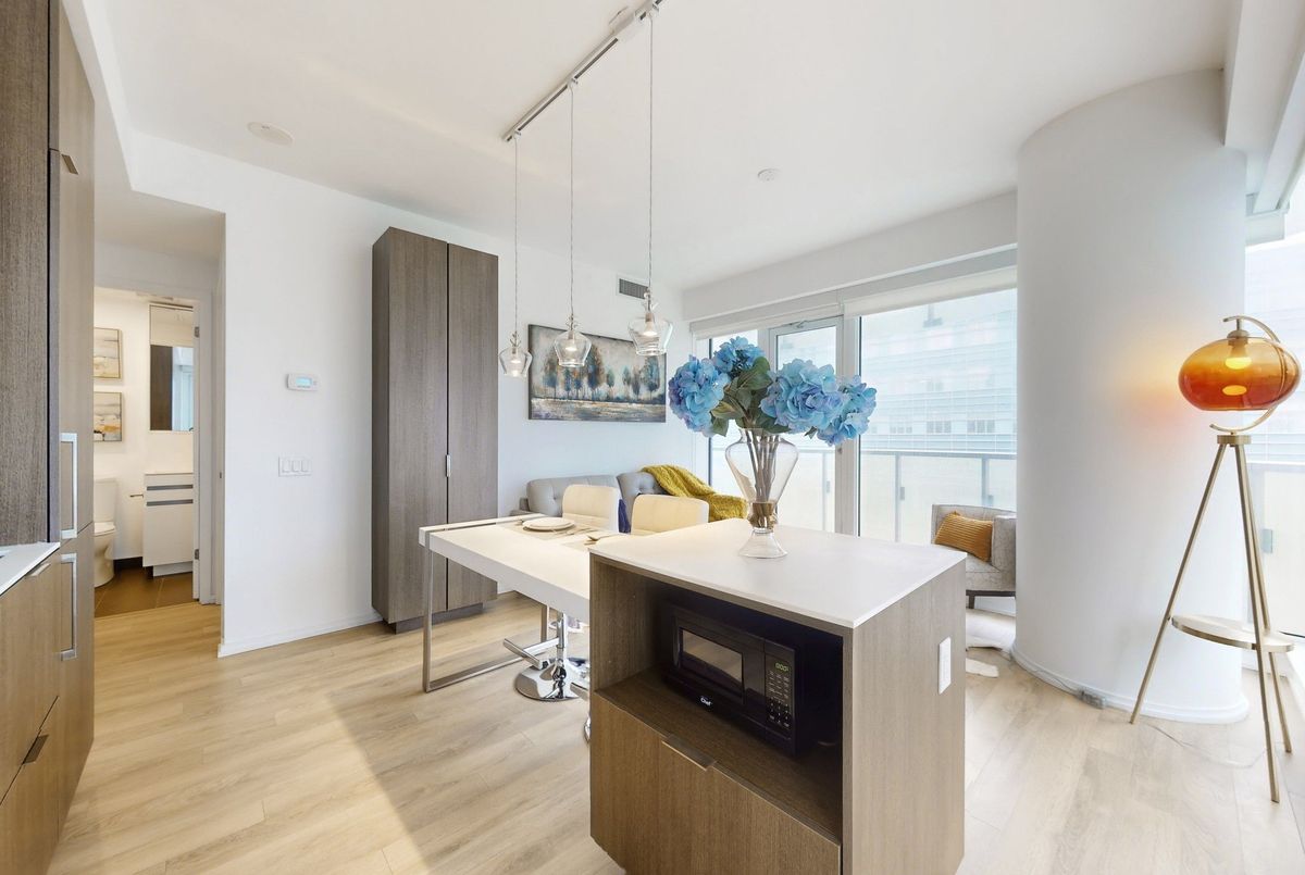 197 Yonge Street Toronto 197 Yonge Street Toronto