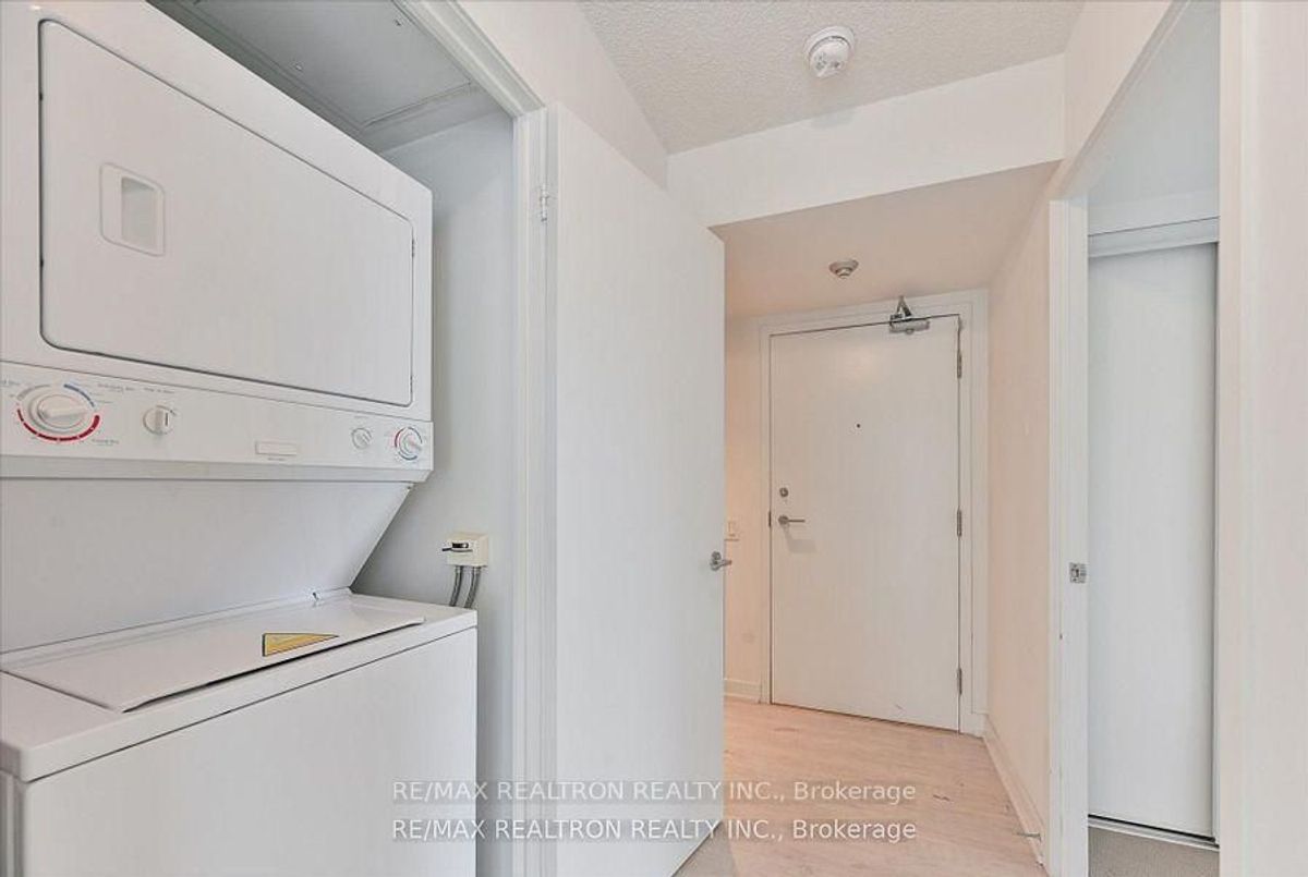 15 Singer Court Toronto 15 Singer Court Toronto