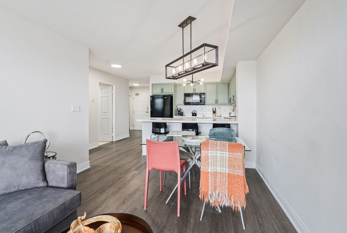 245 Davisville Avenue Toronto 245 Davisville Avenue Toronto