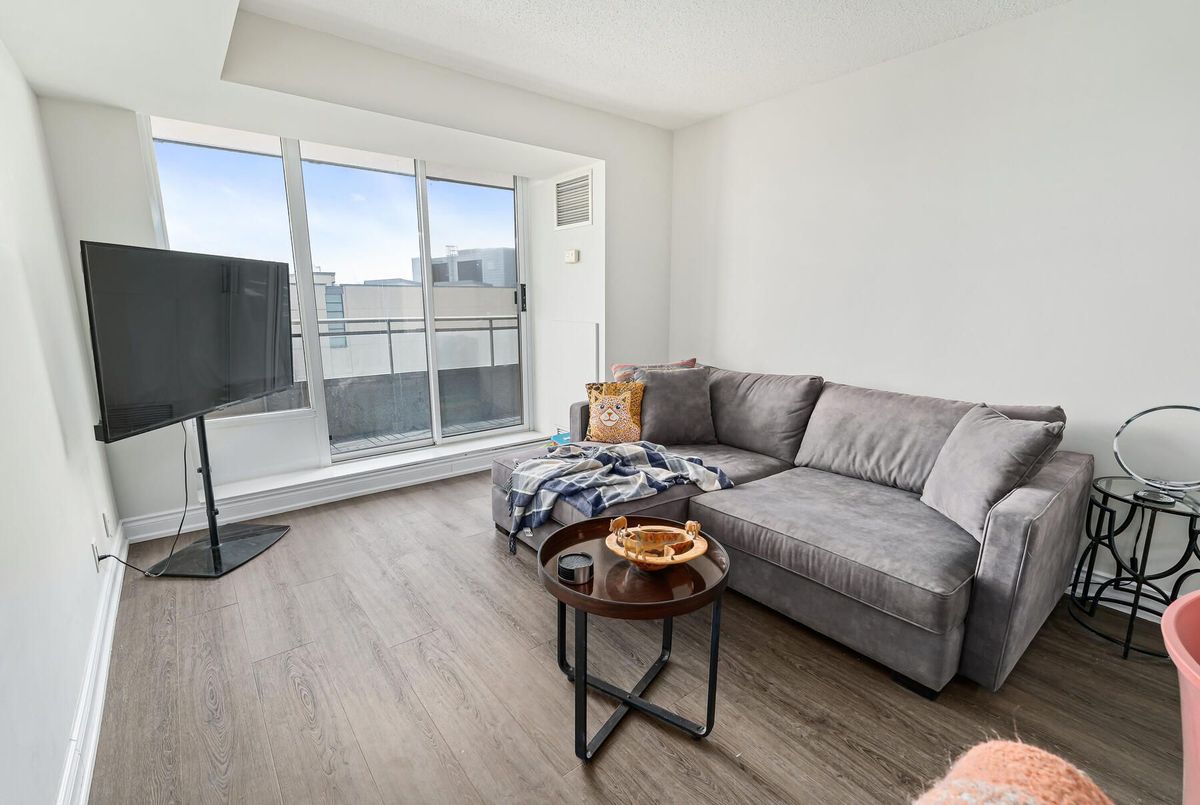 245 Davisville Avenue Toronto 245 Davisville Avenue Toronto