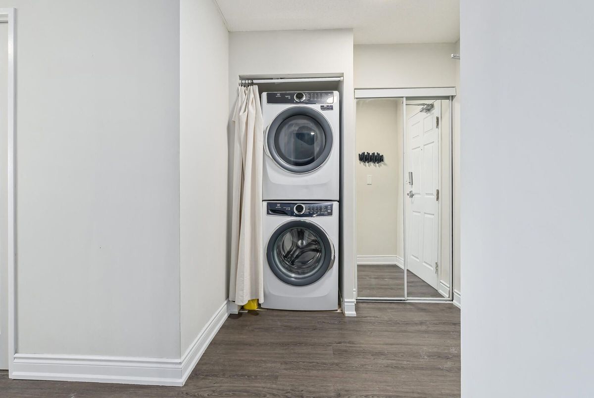 245 Davisville Avenue Toronto 245 Davisville Avenue Toronto